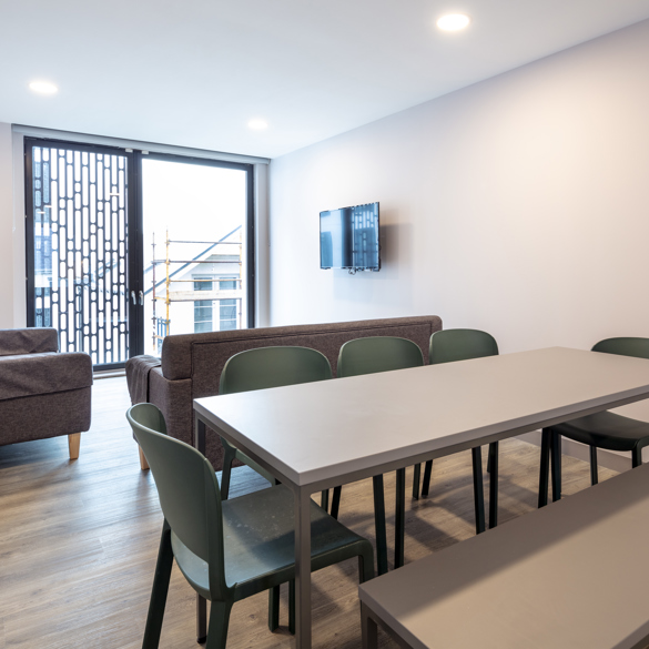 Cluster Kitchen Table